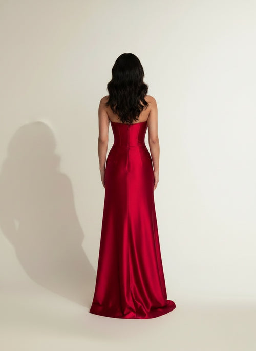 Back pose of the model wearing Elegant Chest-wrapped Off-neck Long Banquet